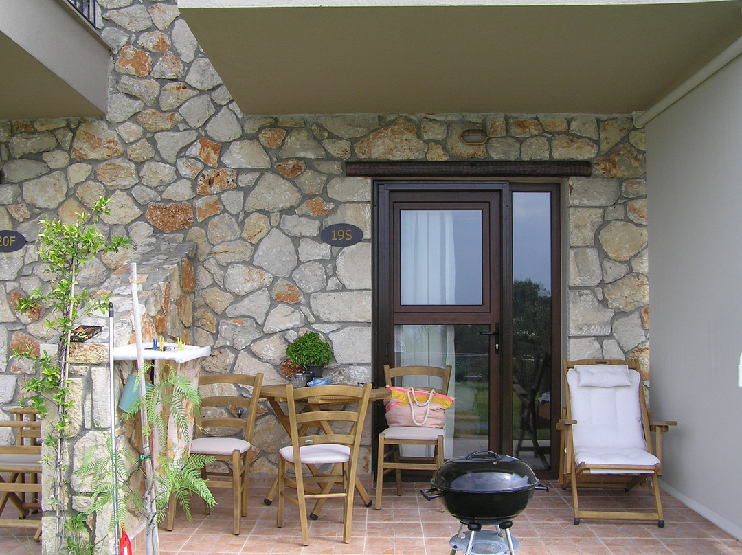 Koumaros Aparthotel主图