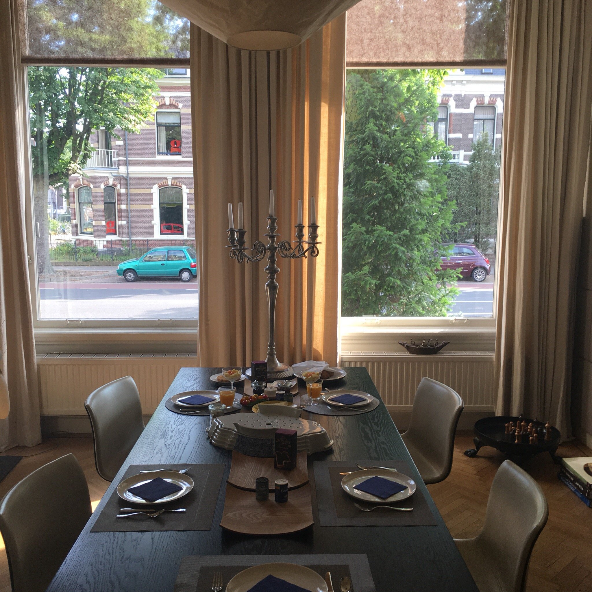 Het Blauwe Uur-官方