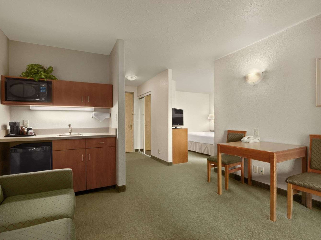 Days Inn By Wyndham Red Deer主图