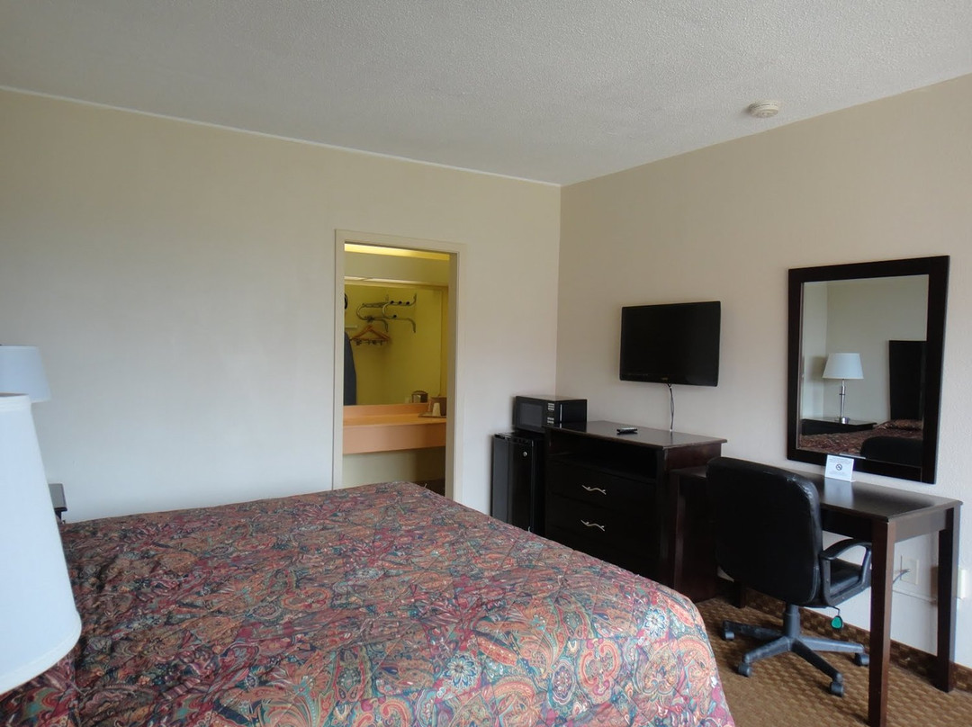 Red River Inn Alexandria主图