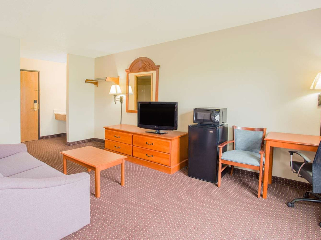 Super 8 by Wyndham Waverly主图