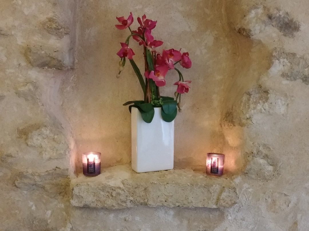 Essenciel-Pertuis必去景点