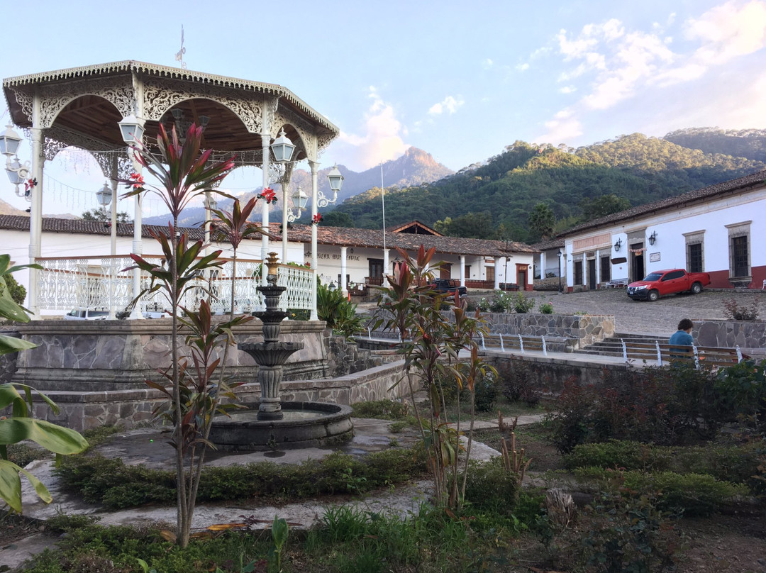 Ahuacatlan酒店住宿-Hotel del Puente