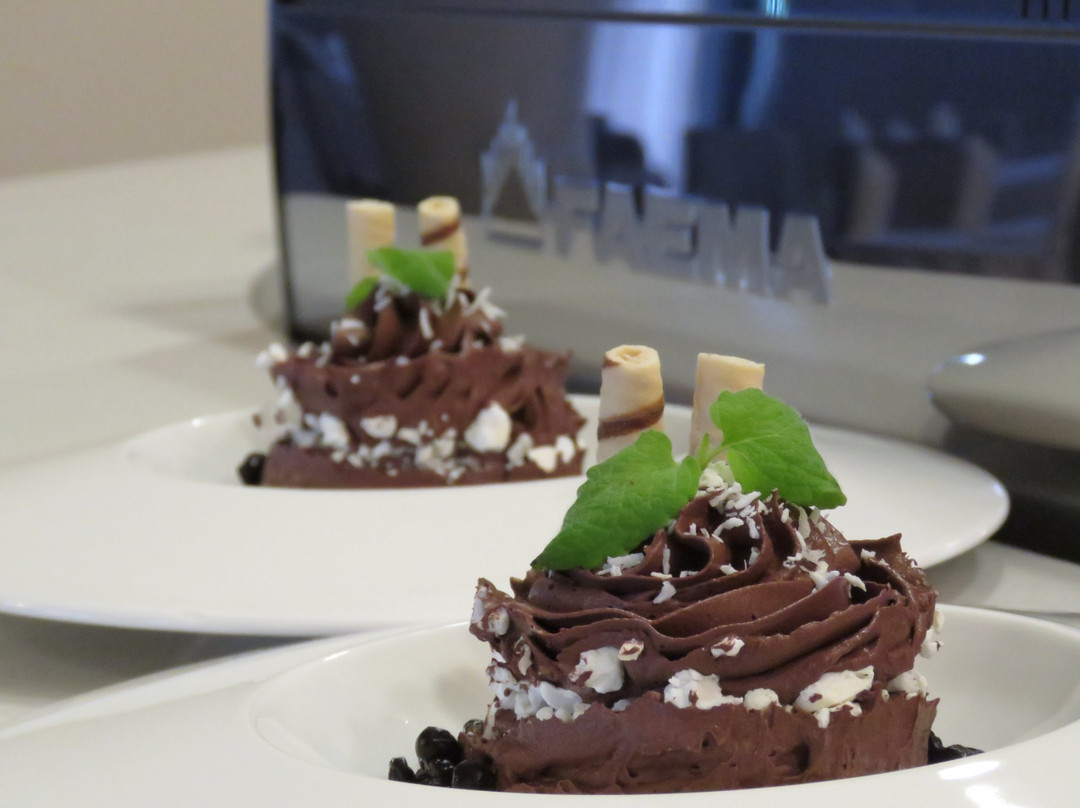 Borek Wielkopolski酒店住宿-Hotel Pod Szyszkami