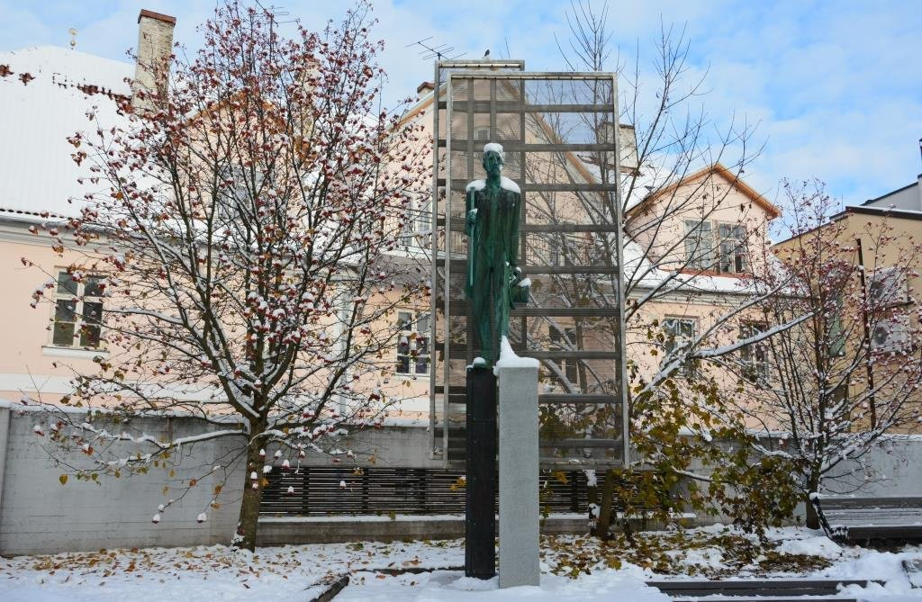 Monument to Jaan Tõnisson-塔尔图必去景点