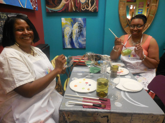 Bottle & Bottega by Painting with a Twist-芝加哥必去景点