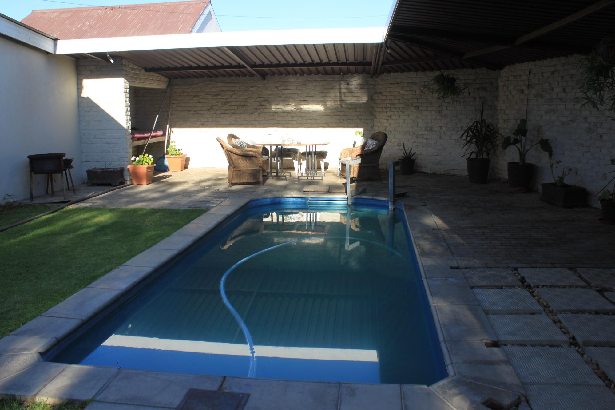 Karoo Country Guesthouse-泳池