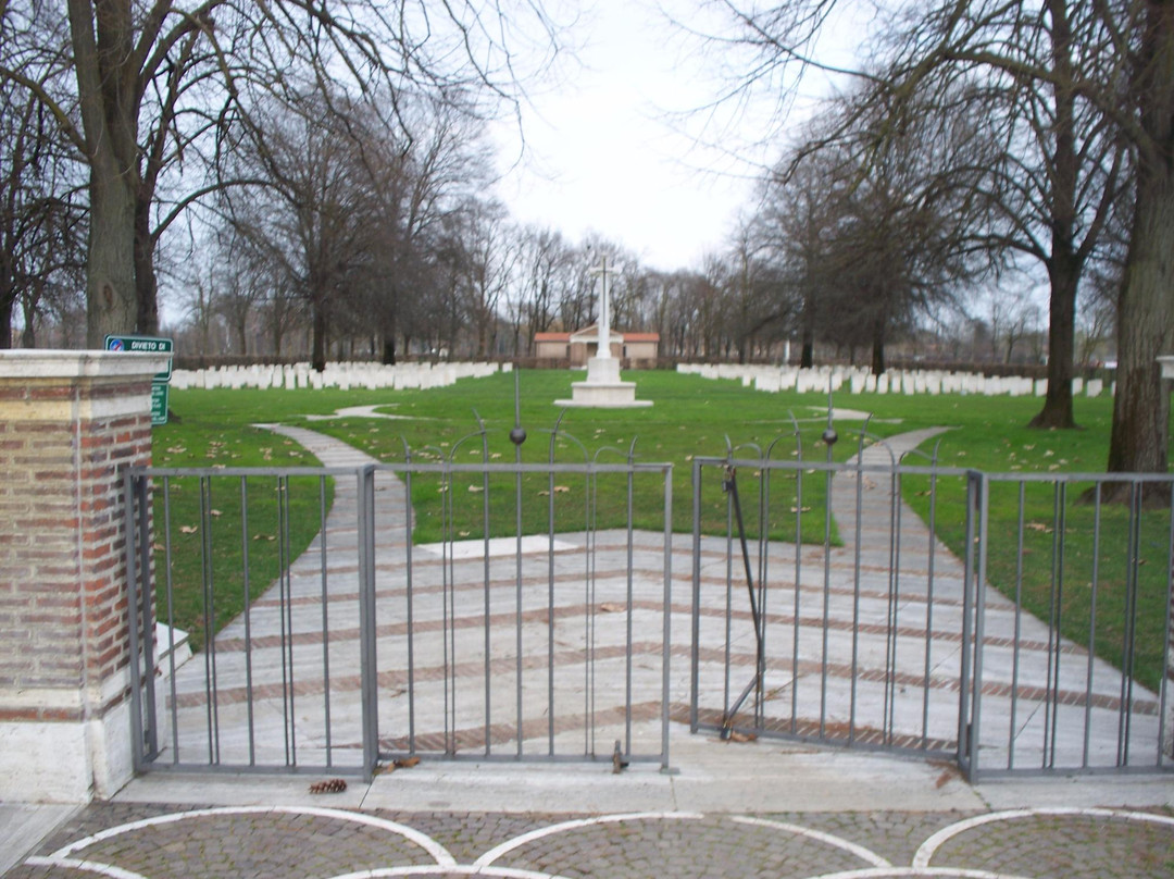 Milan War Cemetery-米兰必去景点