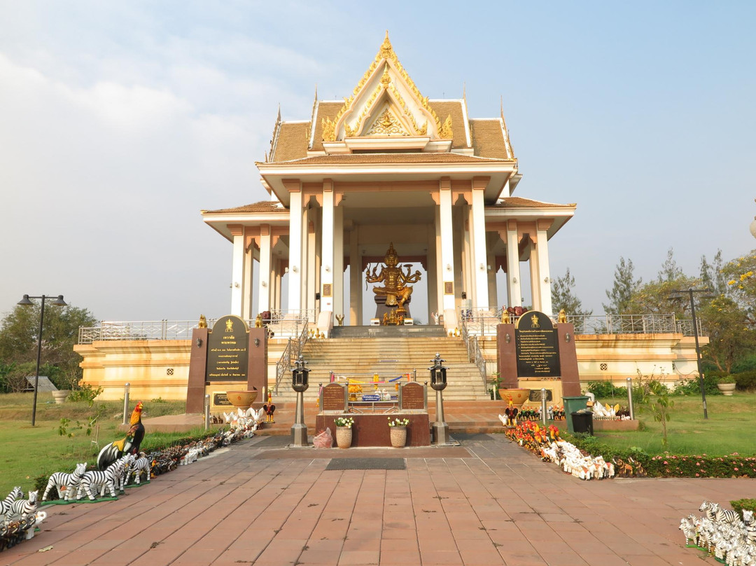Erawan Thewalai Shrine-蓬武里必去景点