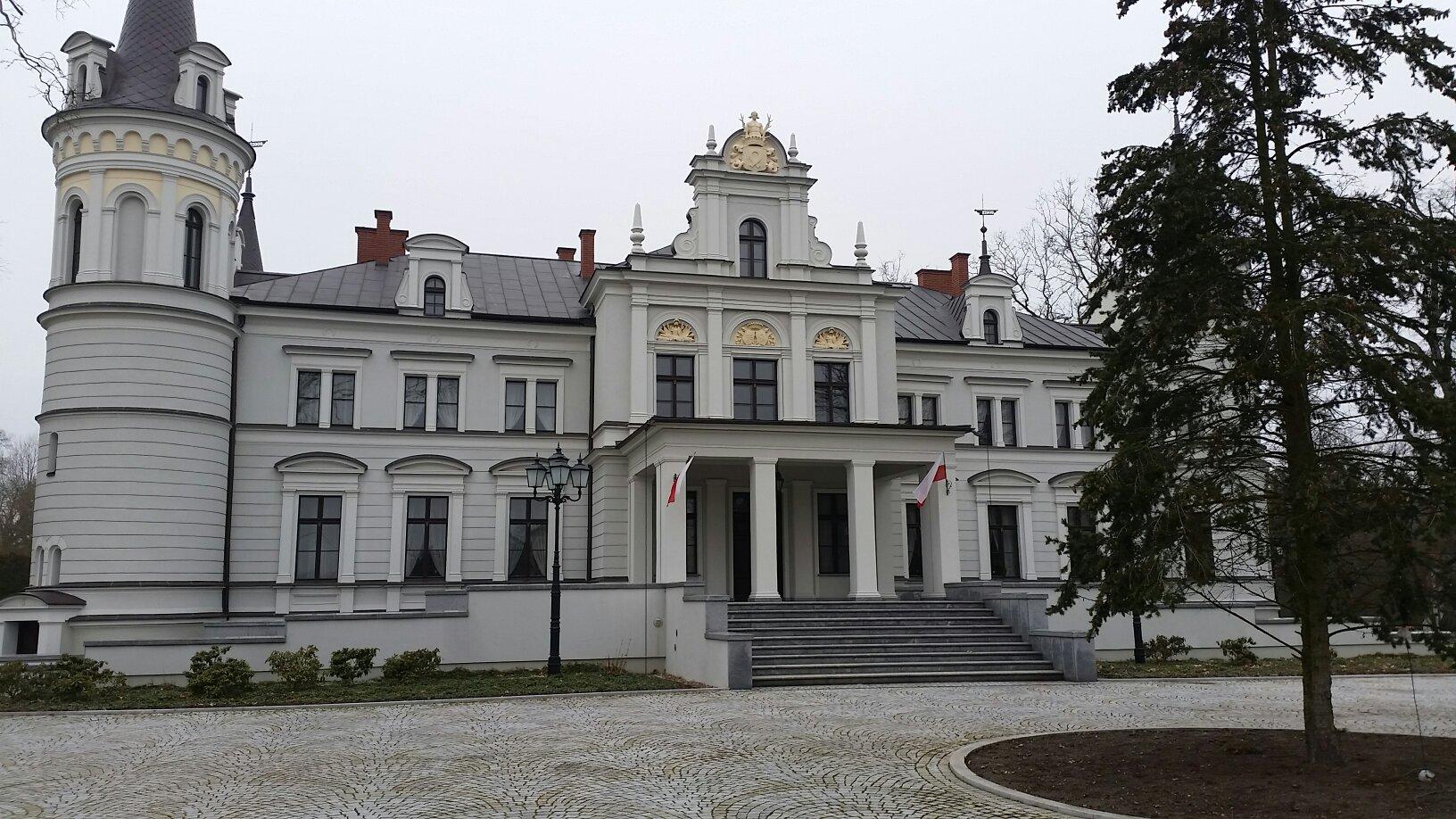 Palac Tarce-官方