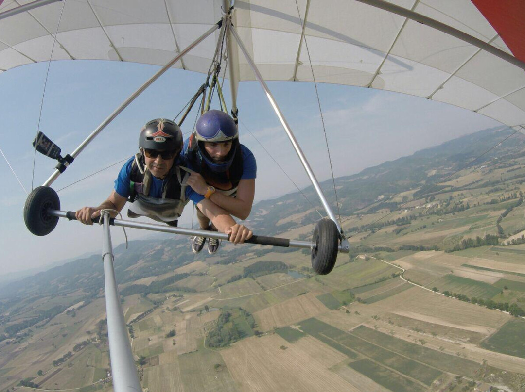 Deltaplano Biposto Tandem Hang Gliding-古比奥必去景点