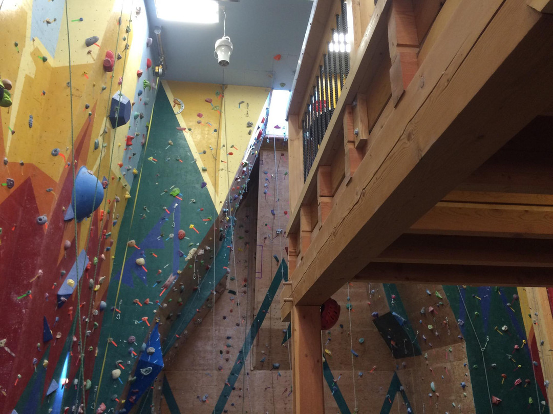 Spirit Rock Climbing Center景点图片