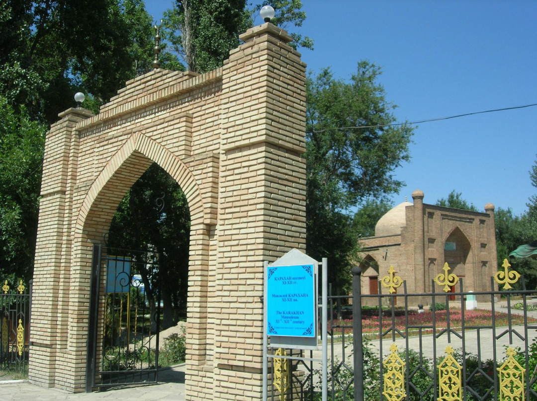 Karahan Mausoleum景点图片