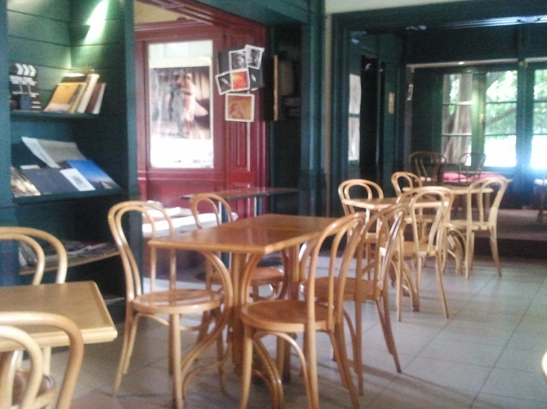 Luna Cornea Arte Bar-Olivos必去景点