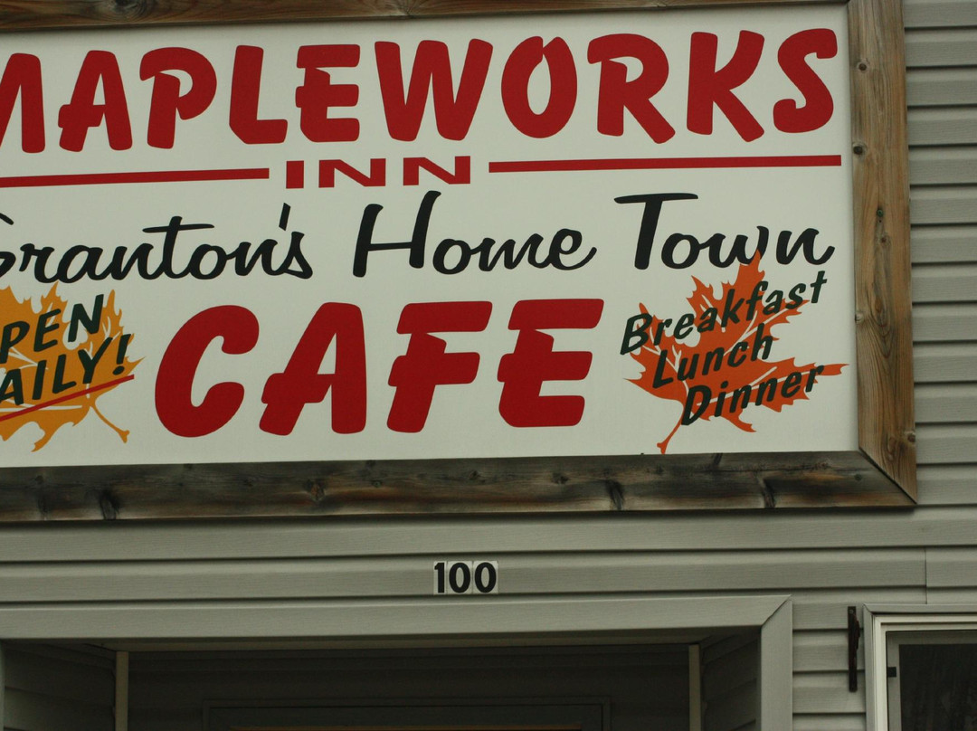 Greenwood餐馆和美食-Mapleworks Cafe and Bar