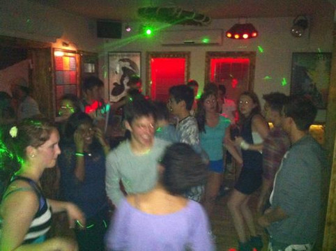 Queen Bar (terrace)-卡斯必去景点