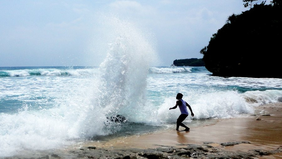 Gondo Mayit Beach景点图片
