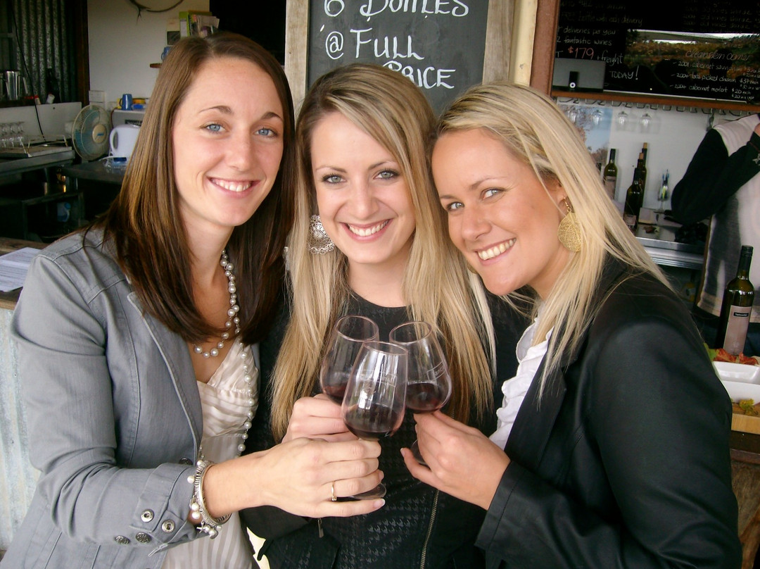 Out & About Wine Tours景点图片