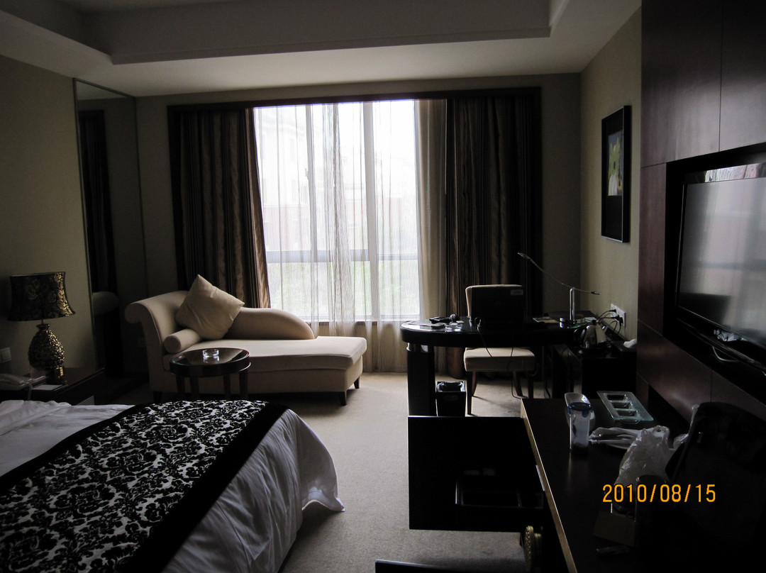 莱凯斯汀花园酒店主图