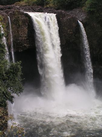 彩虹瀑布-希洛必去景点