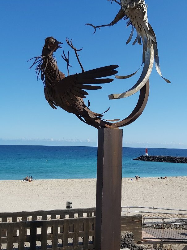 Statue Of The Fighting Cocks景点图片