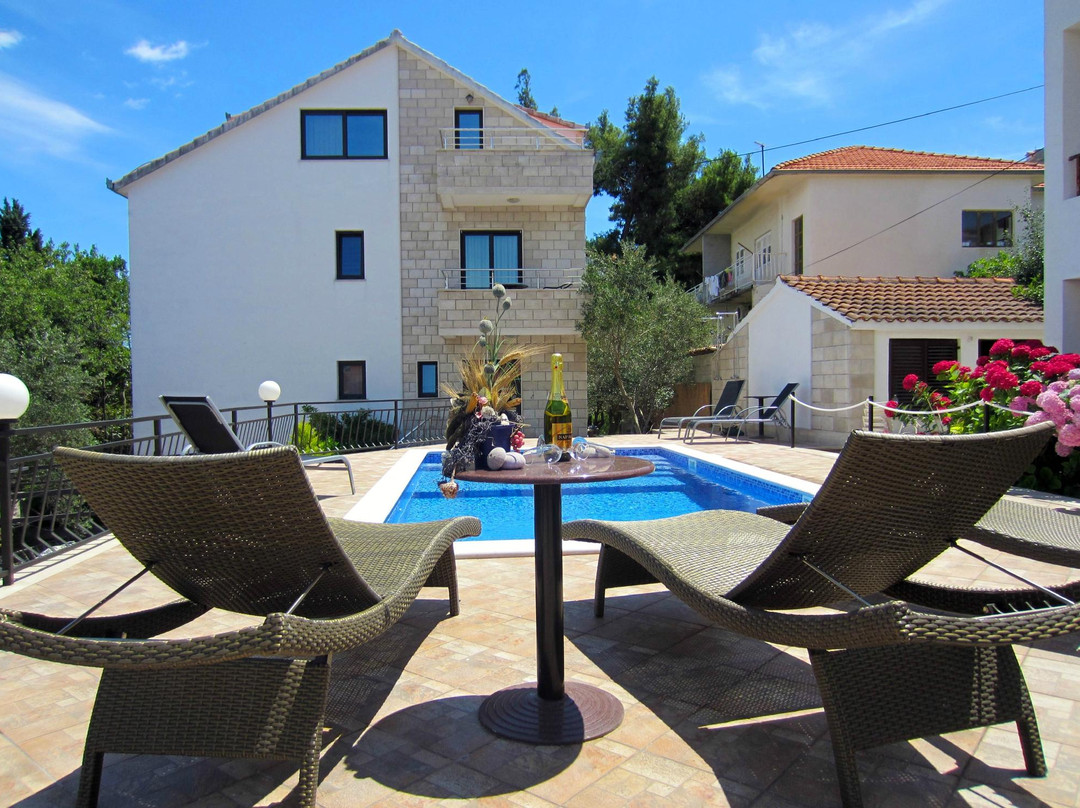Maca Apartments & Suites