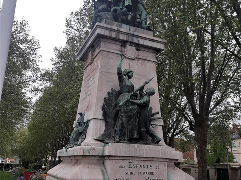 Monument aux Enfants de la Seine et Marne