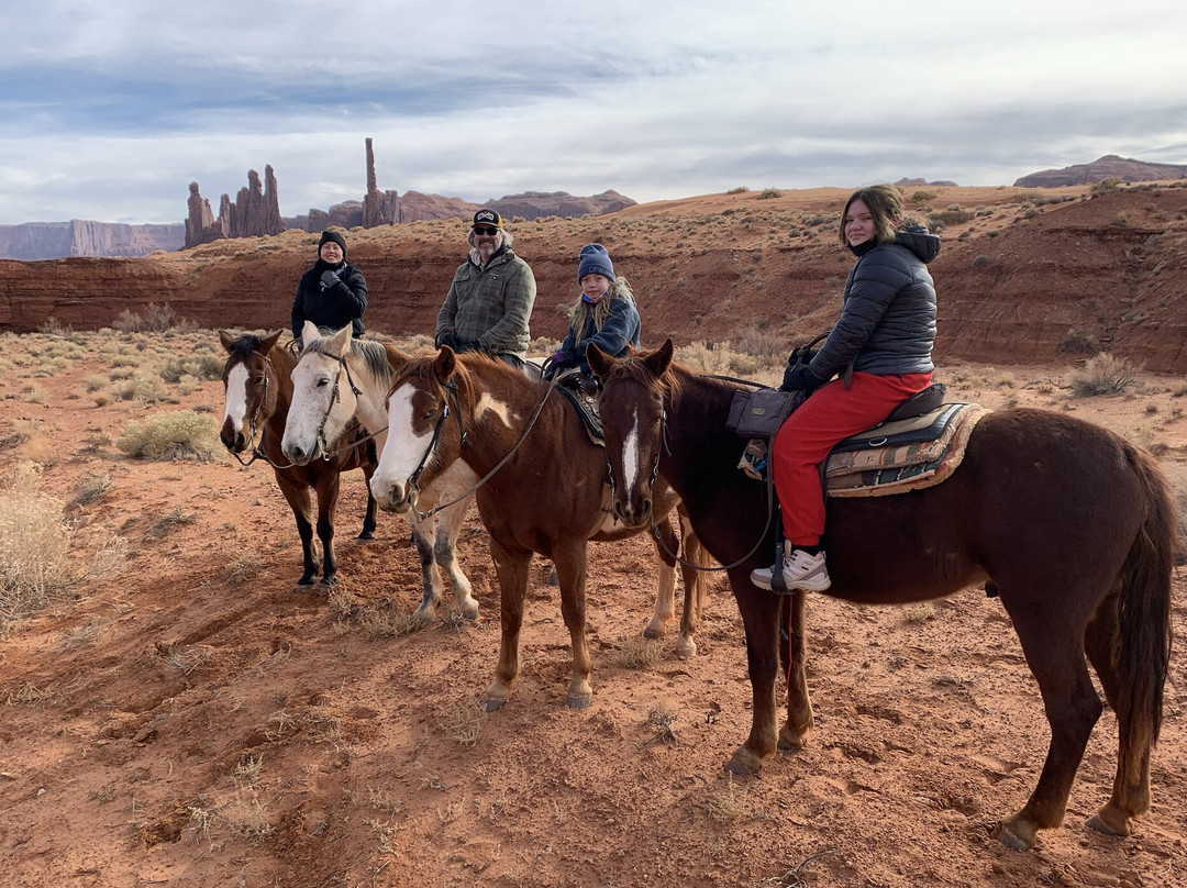 Dineh Trail Rides-纪念碑公园必去景点