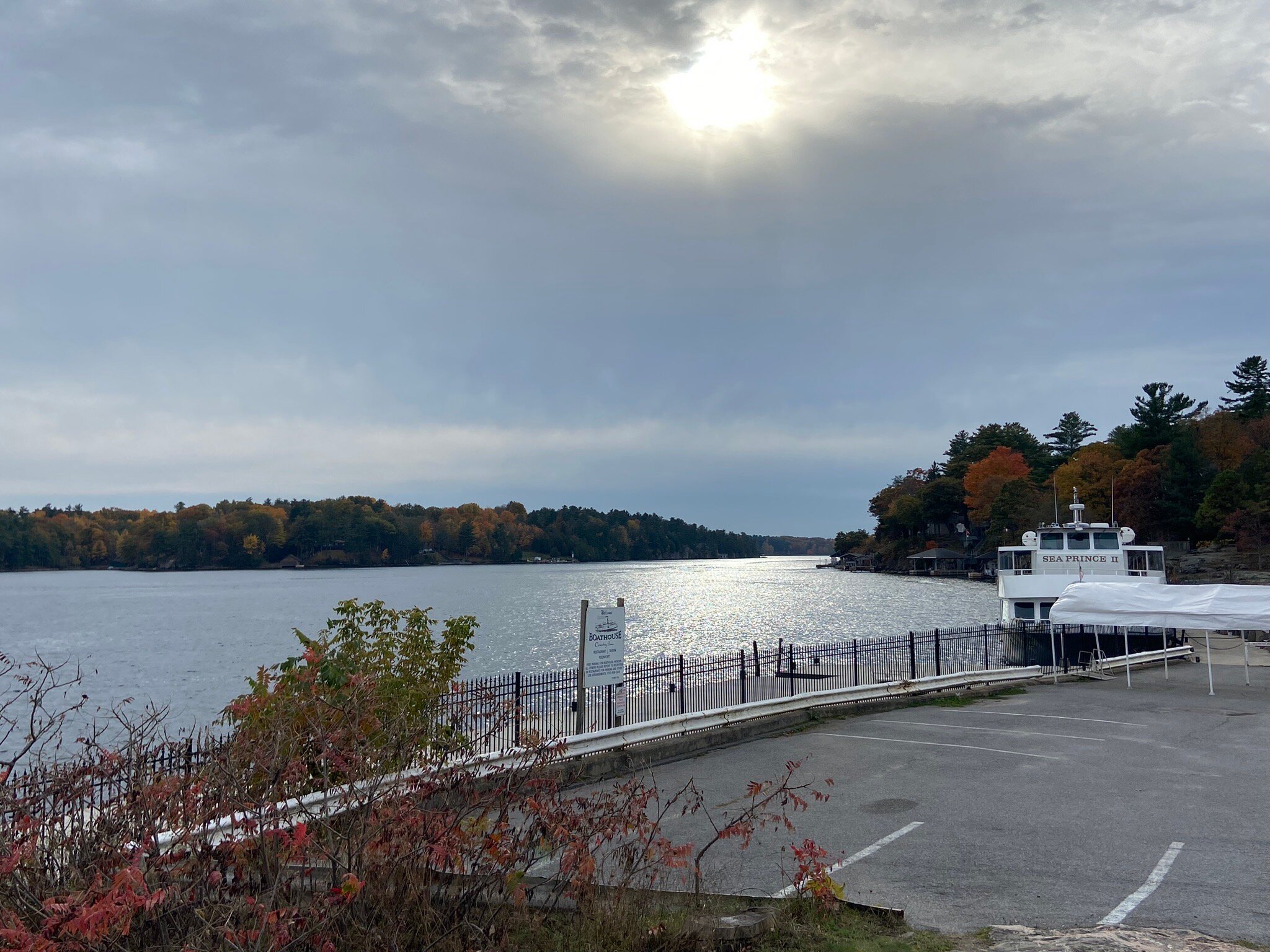 Boathouse Country Inn-官方