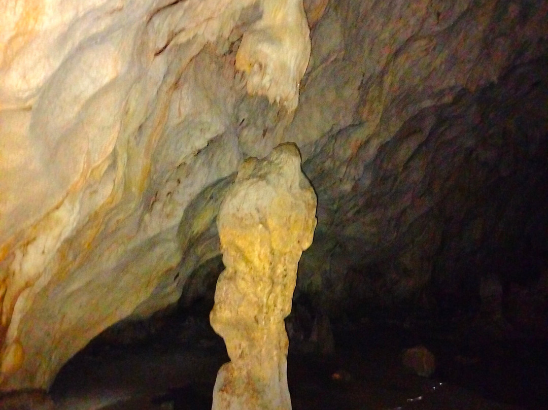 The Cave of Pellumbas景点图片