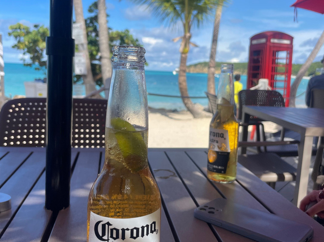 西波涅海滩俱乐部主图