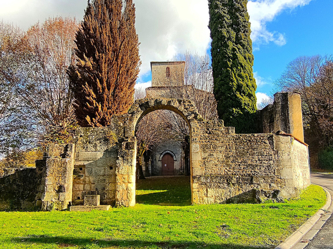 Eglise Saint-Paul-Bouteville必去景点