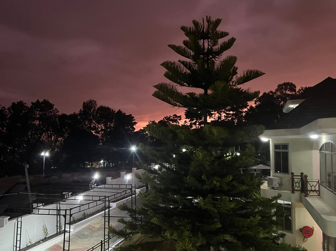 Hill View Hotel主图