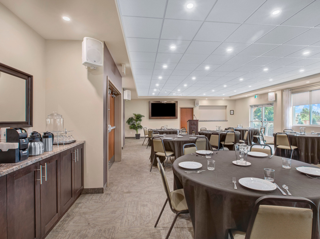 Days Inn And Suites By Wyndham Lindsay主图