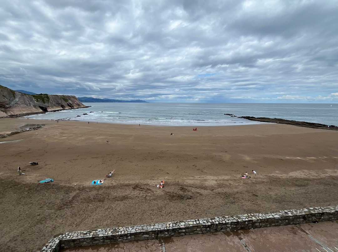 Playa de Itzurun景点图片
