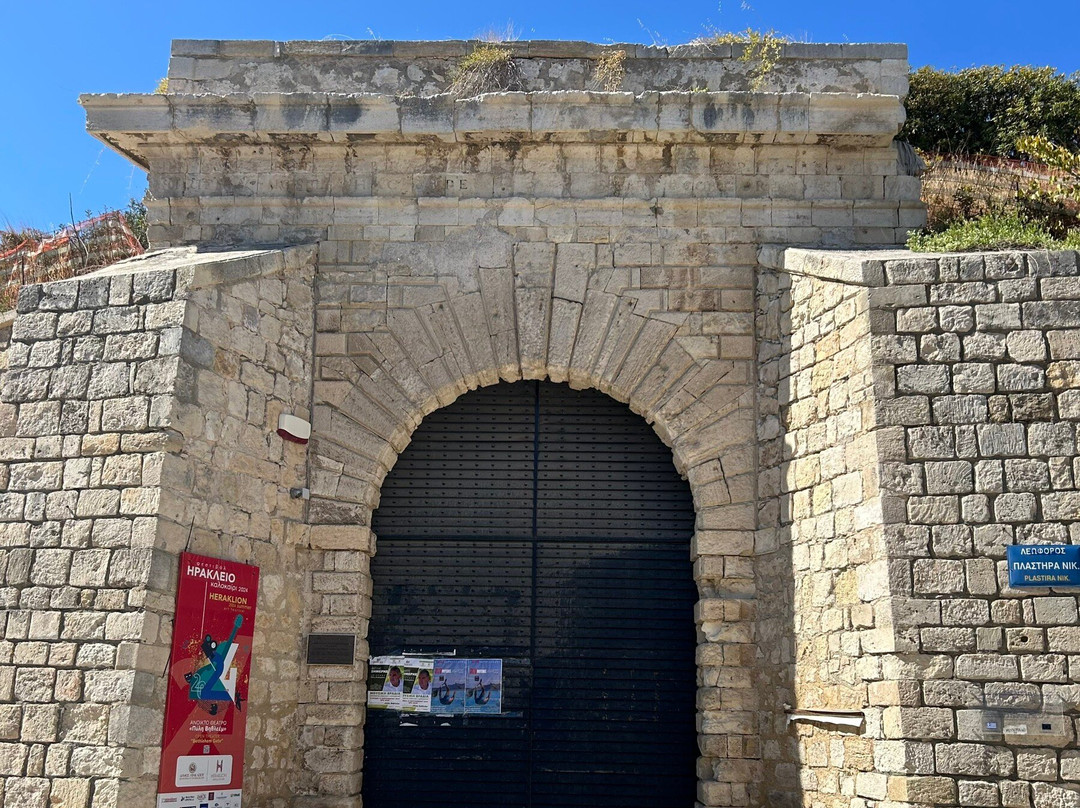 Venetian Walls and Tomb of Nikos Kazantzakis-伊拉克利翁必去景点