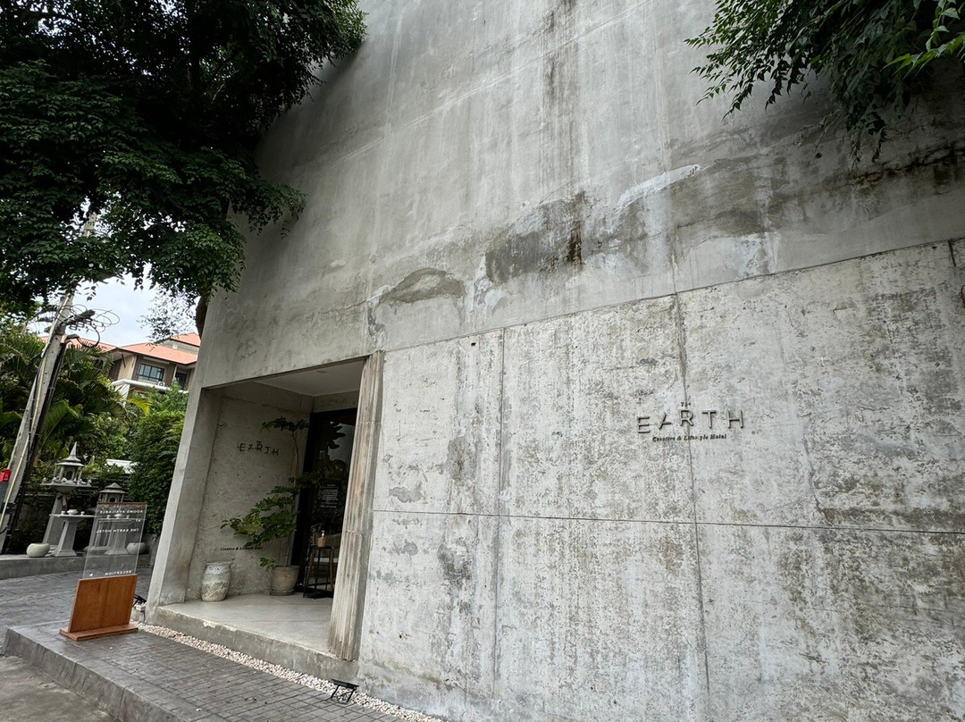 The Earth Hotel主图