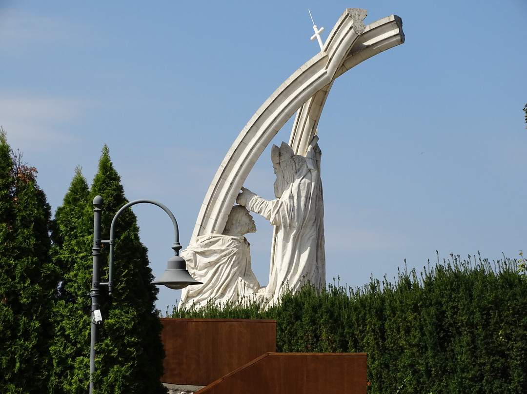 Statue of King Saint Stephen-埃斯泰尔戈姆必去景点