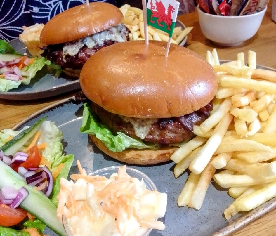 Oakeley Arms Hotel主图