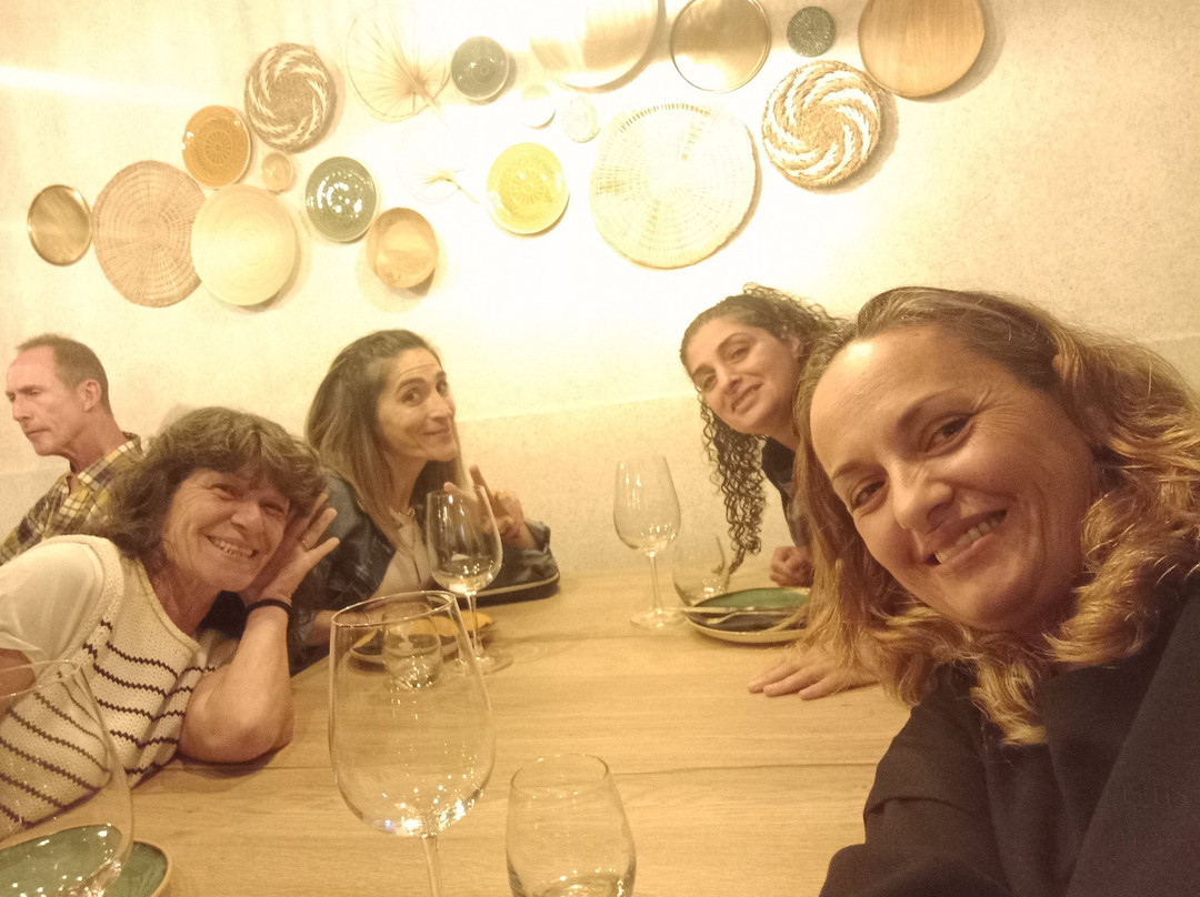 Fora Da Vila , Tapas E Vinhos