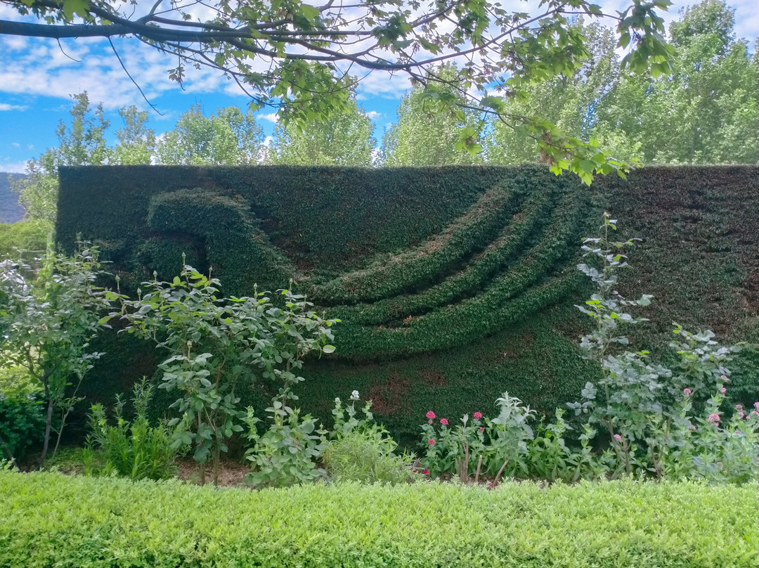 High Country Gardens, Gallery and Maze-Goughs Bay必去景点