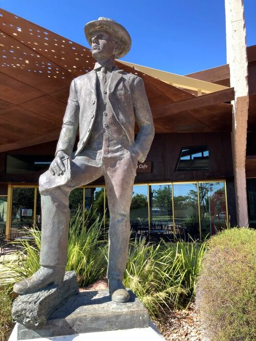 Banjo Paterson Statue-Winton必去景点