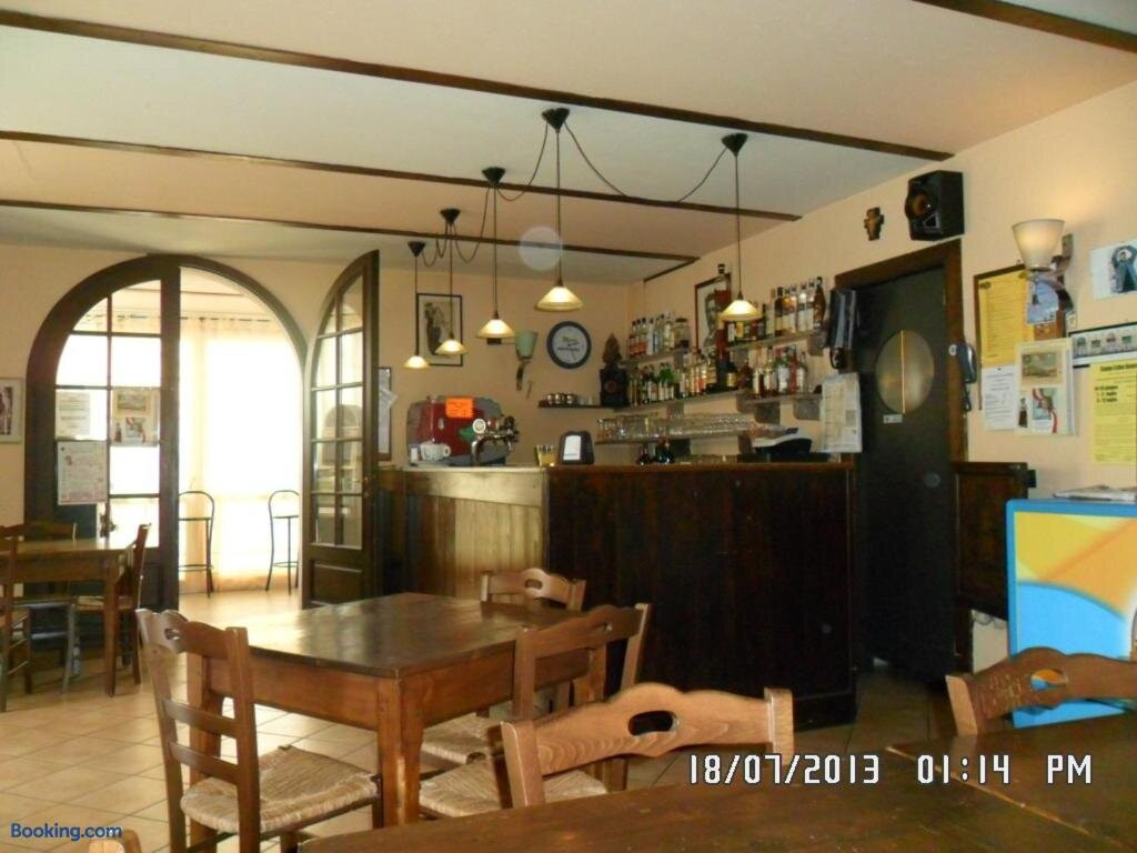 Cambiasca酒店住宿-Il Campanile Hotel - La Cantina Del Pittore