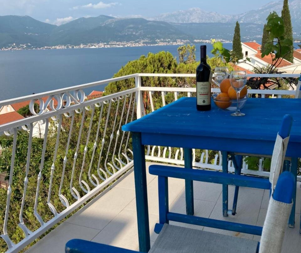 Seaview Apartments