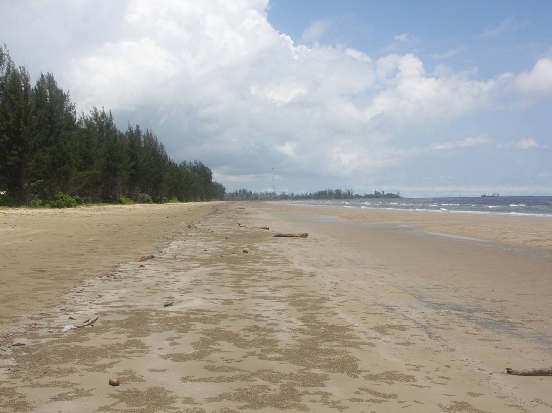 Lumut Beach景点图片