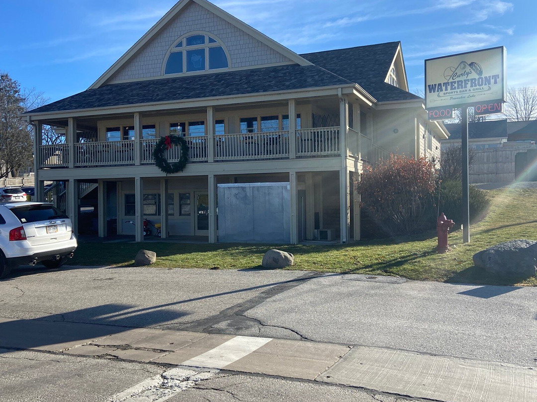 Curly's Waterfront Sports Bar & Grill