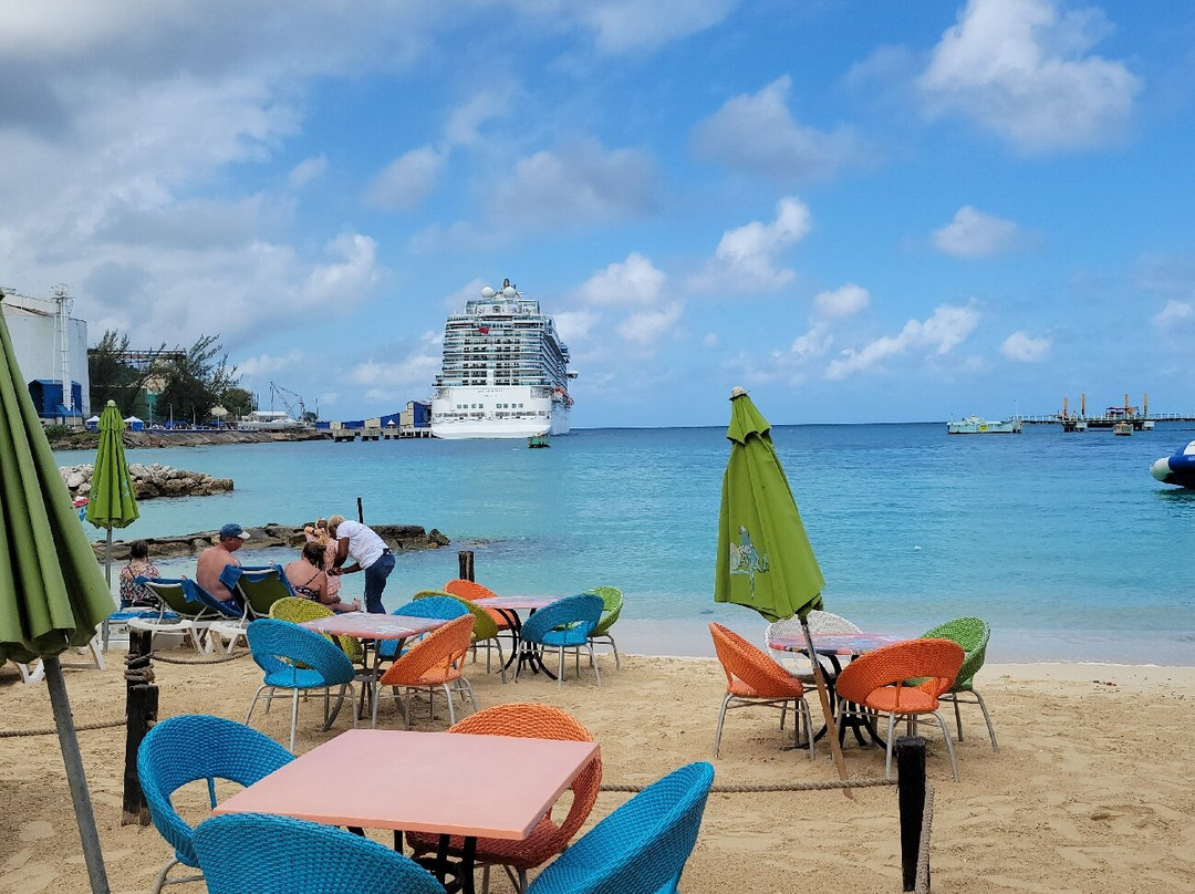 Island Village景点图片