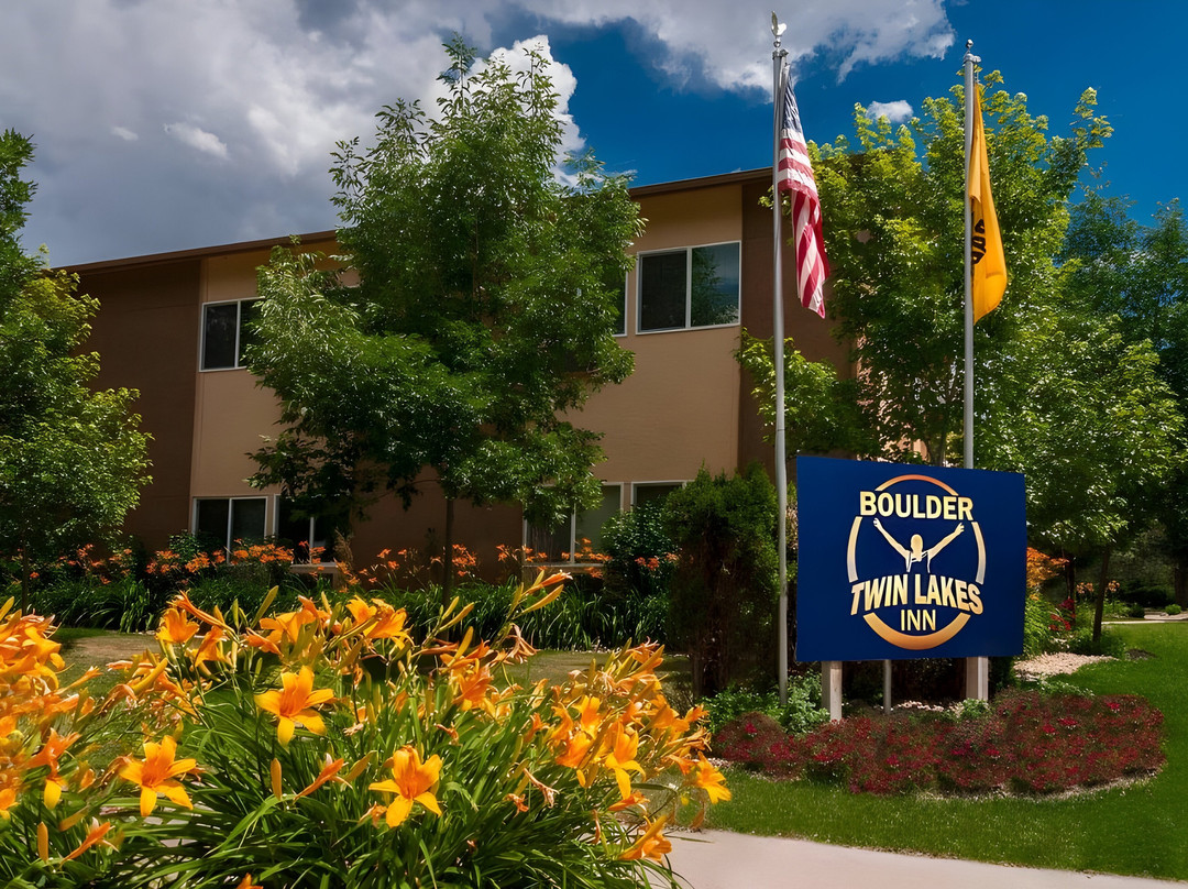 Boulder Twin Lakes Inn