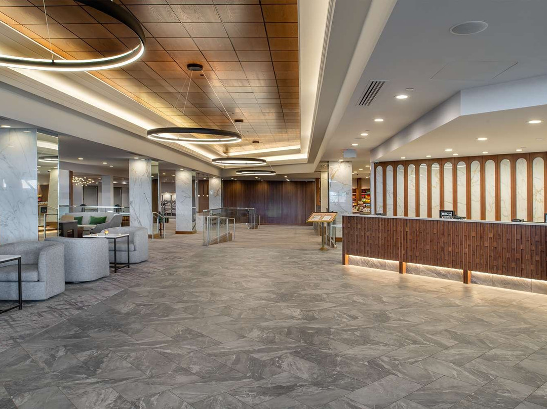 圣路易斯机场希尔顿酒店主图