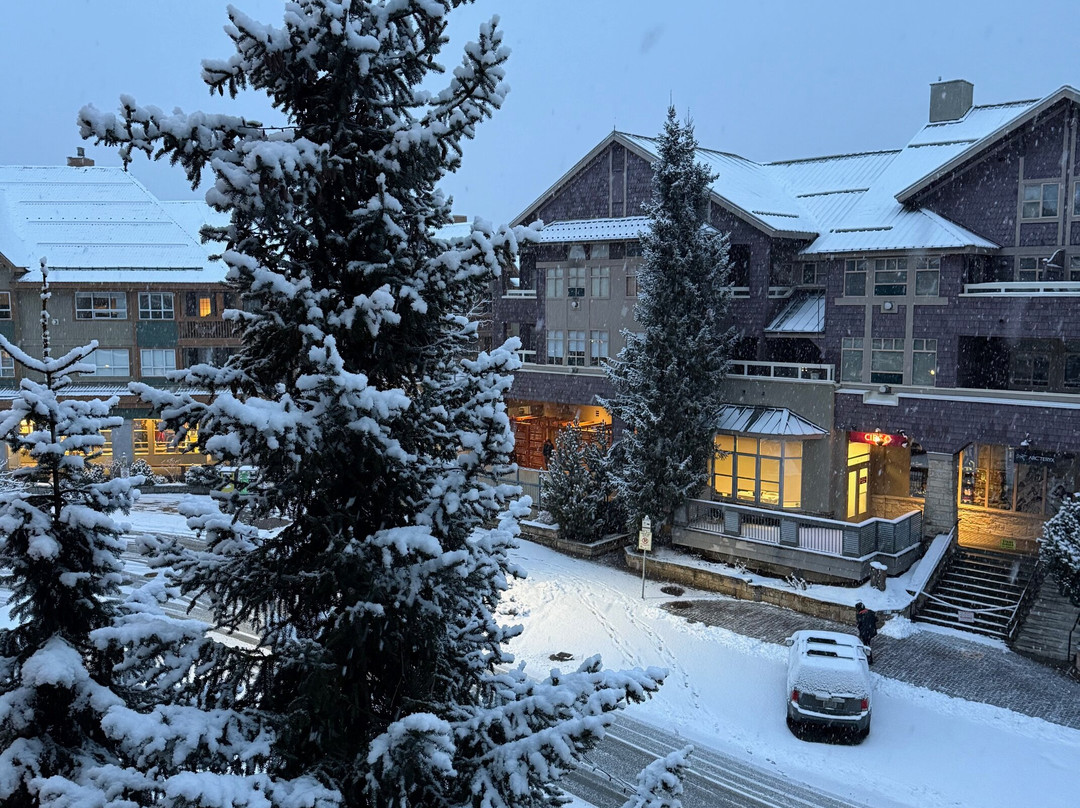 萨米特温泉酒店主图